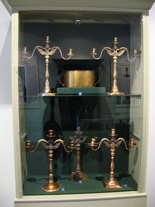 Helanderien taidokkaita kynttil&auml;njalkoja