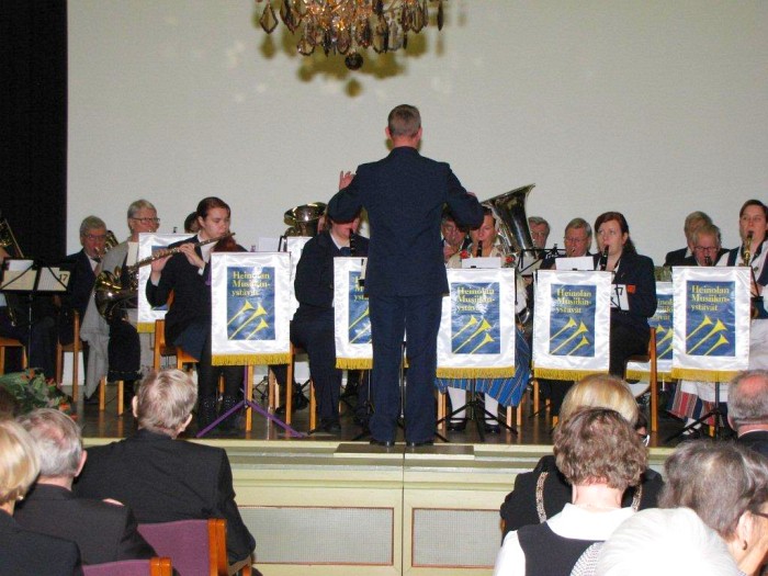 Heinolan musiikinyst�vien puhallinorkesteri