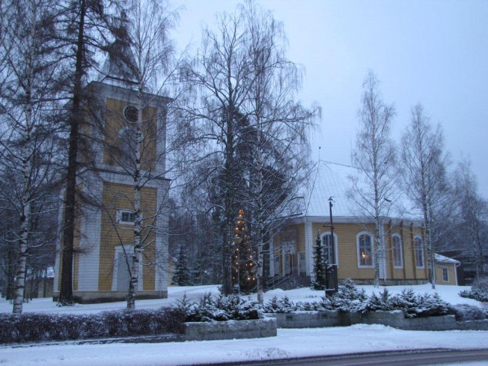 Heinolan kirkko adventin aikaan