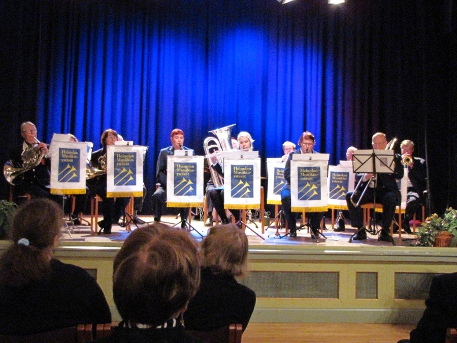 Heinolan Musiikinyst�vien Puhallinorkesteri