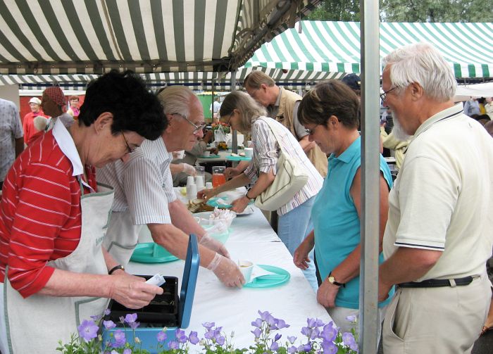 Lohikeitto k&auml;y kaupaksi.