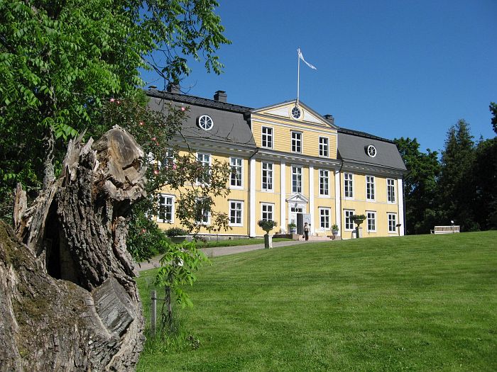 Mustion nykyinen p&auml;&auml;rakennus.