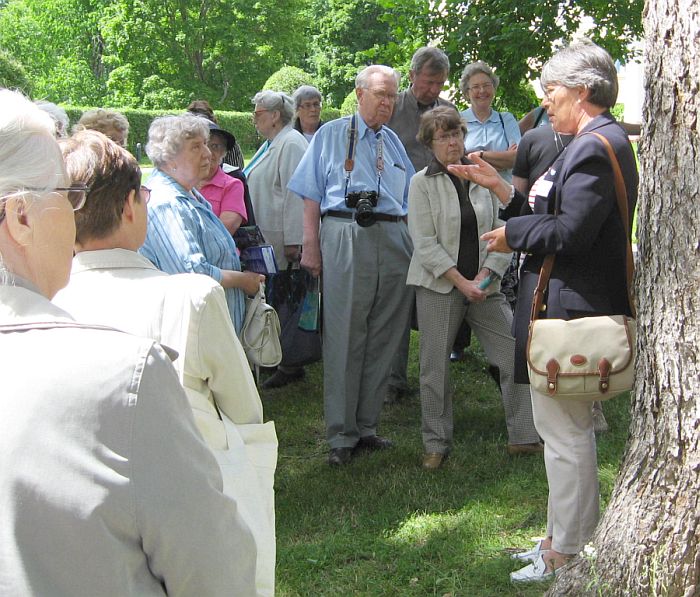 Fiskarsin opas Maijaliisa Kairo kertoili