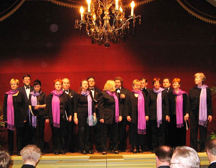 Jyr&auml;nk&ouml;-kuoro sai edustaa  juhlassa Heinolan kuoroja